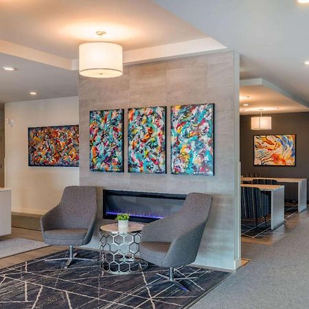 Microtel Inn & Suites Dorval Qc Экстерьер фото