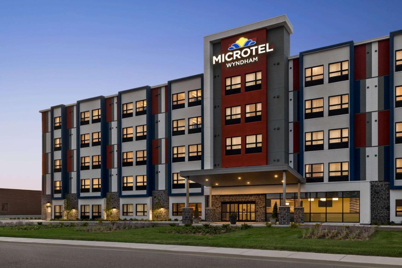 Microtel Inn & Suites Dorval Qc Экстерьер фото