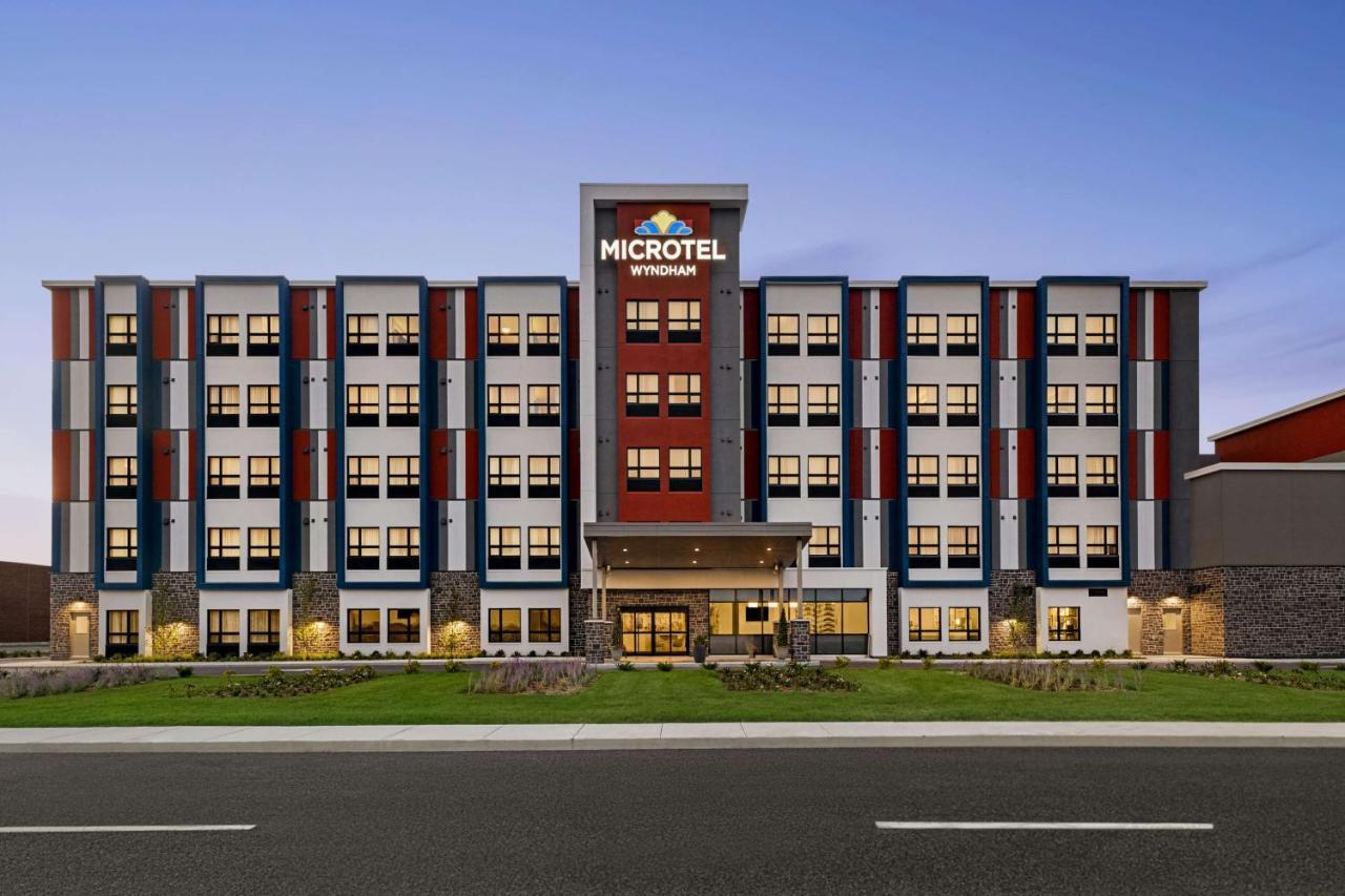 Microtel Inn & Suites Dorval Qc Экстерьер фото