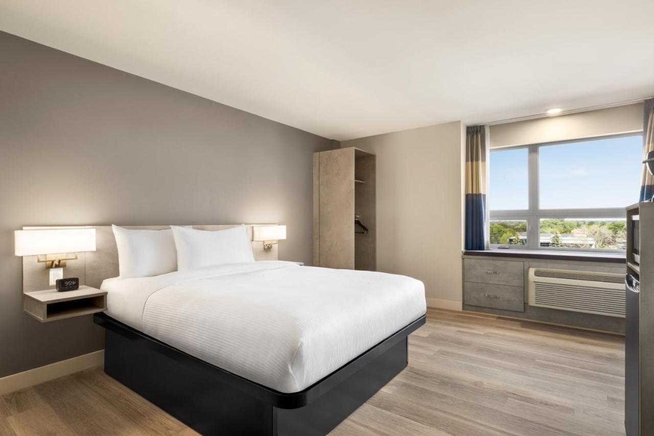Microtel Inn & Suites Dorval Qc Экстерьер фото