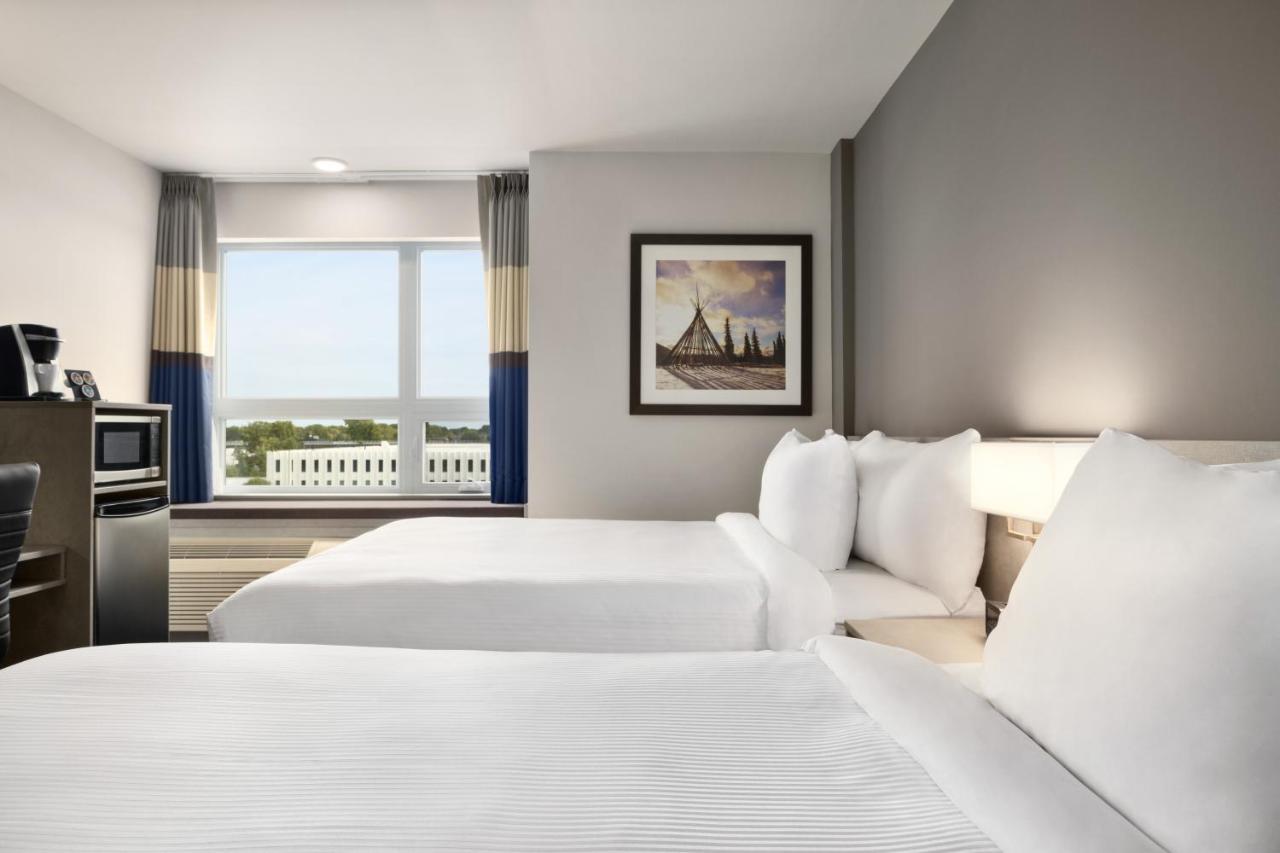 Microtel Inn & Suites Dorval Qc Экстерьер фото