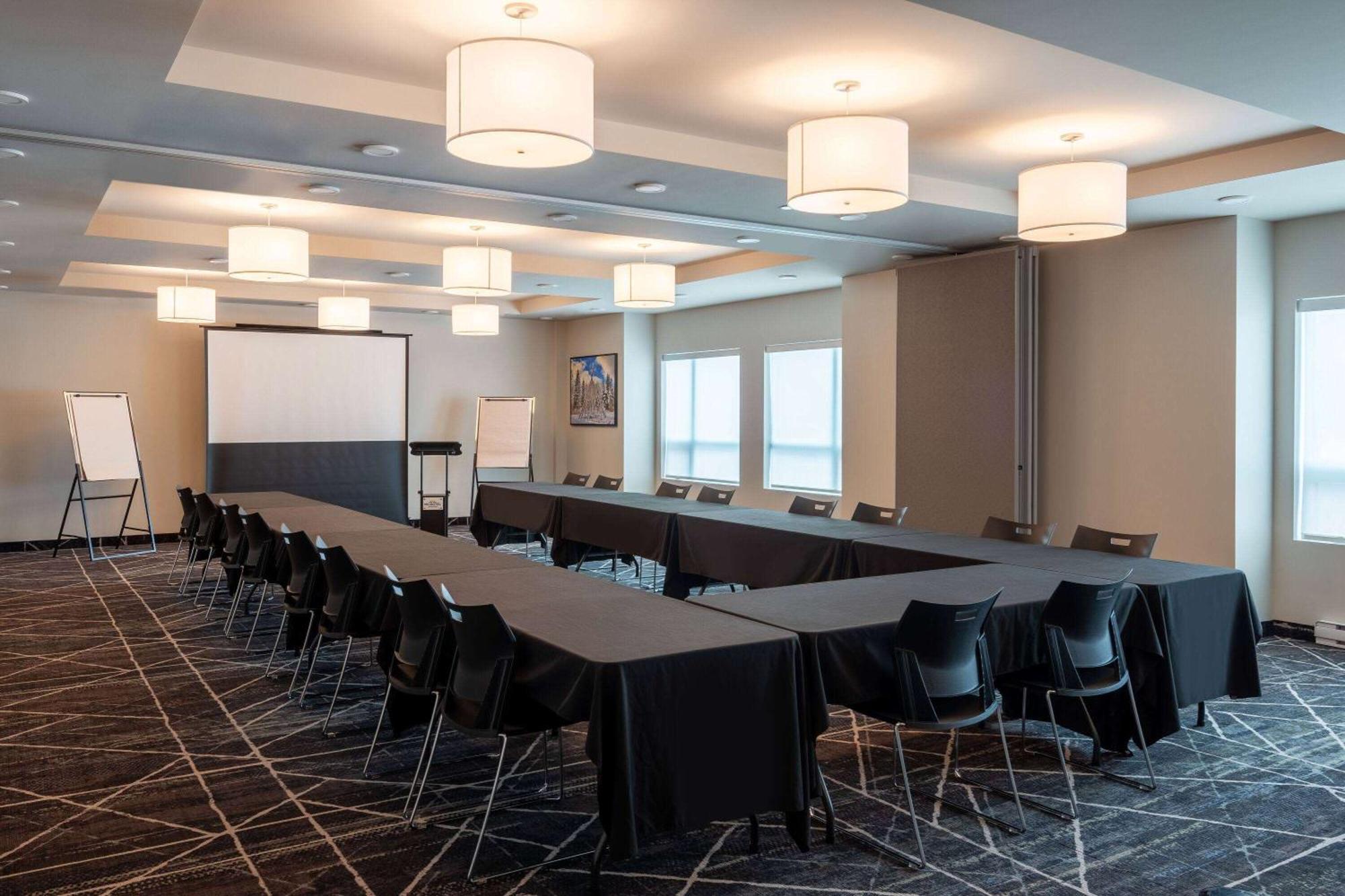 Microtel Inn & Suites Dorval Qc Экстерьер фото