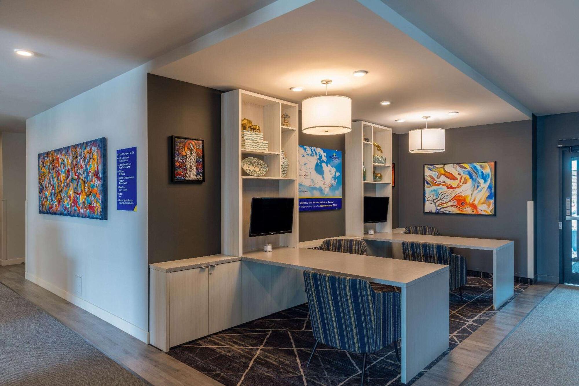 Microtel Inn & Suites Dorval Qc Экстерьер фото
