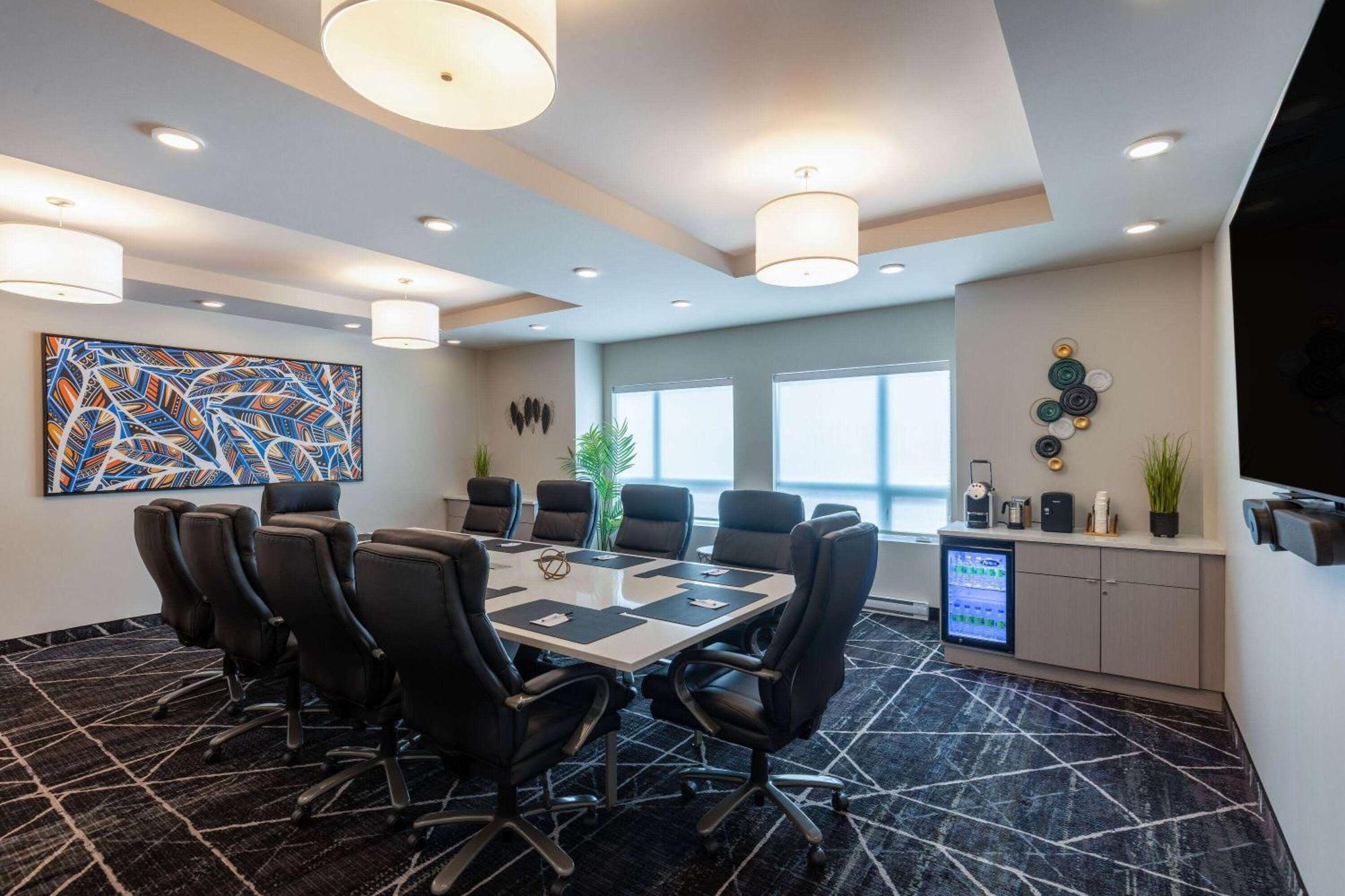 Microtel Inn & Suites Dorval Qc Экстерьер фото